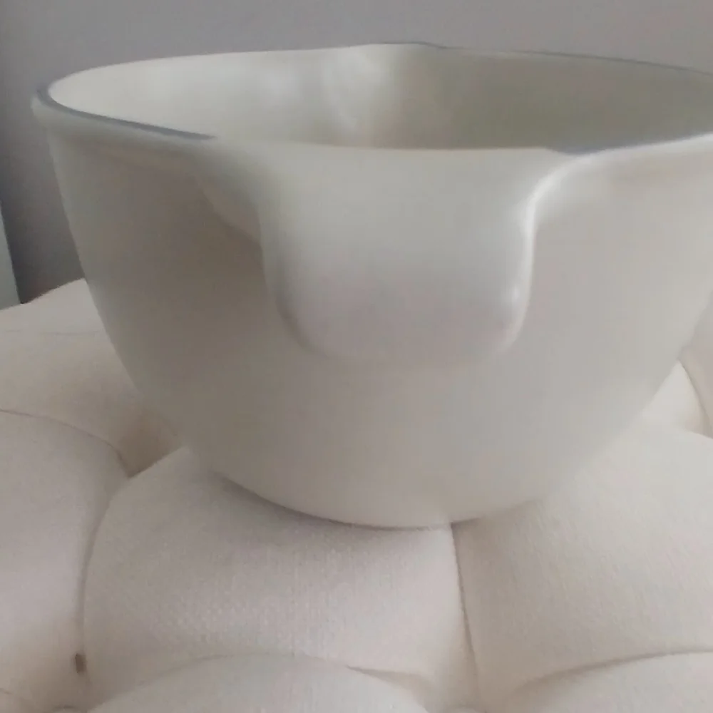 Pfaltzgraff Yorktowne Farmhouse Mixing Bowl with Blue Floral Design